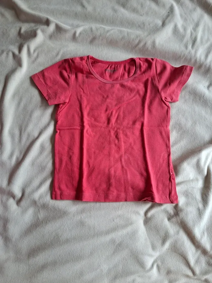 t-shirt fille rose, taille 4 ans, marque Vert Baudet, en très bon état