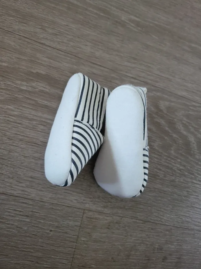 Chaussures souple bébé 6/9mois - photo numéro 2
