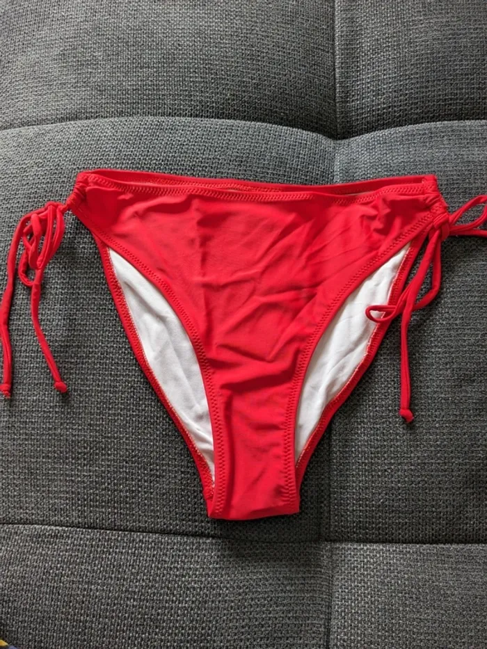 Bain de maillot de bain rouge neuf - photo numéro 4