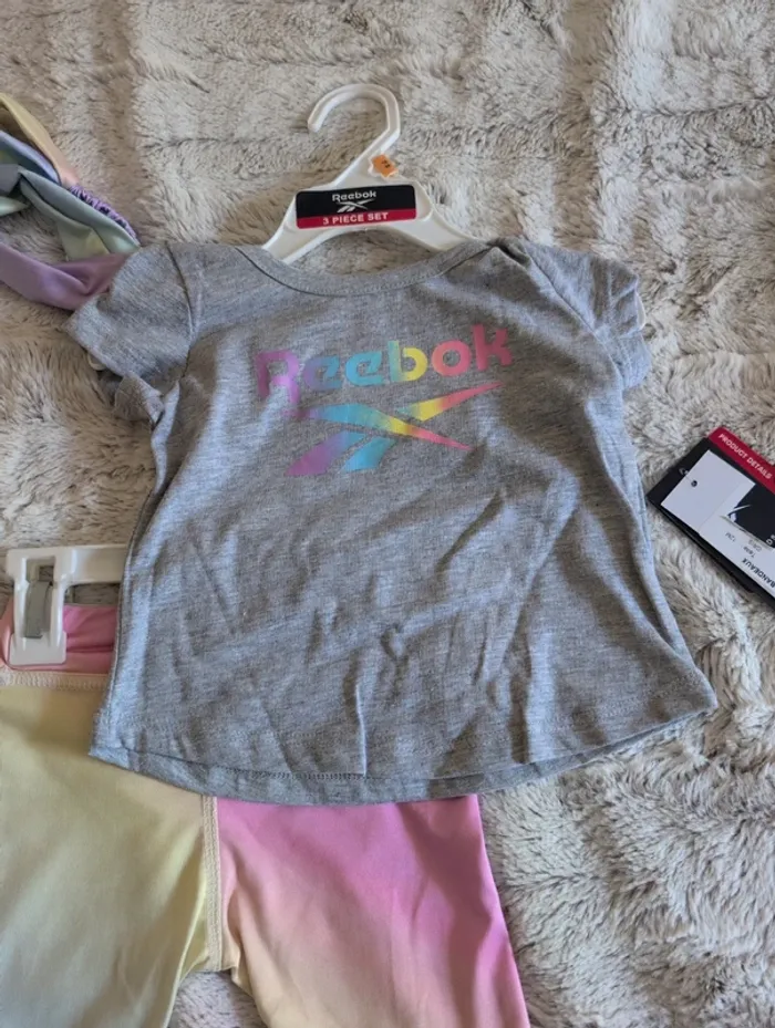 Ensemble legging + t-shirt+ bandeau Reebok neuf 12mois - photo numéro 2