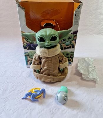 Figurine animatronique Star Wars The Mandalorian Galactic Snackin' Grogu Hasbro