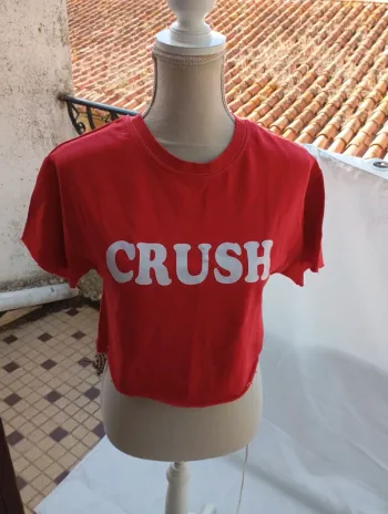 T-shirt crop top rouge Jennyfer taille XS