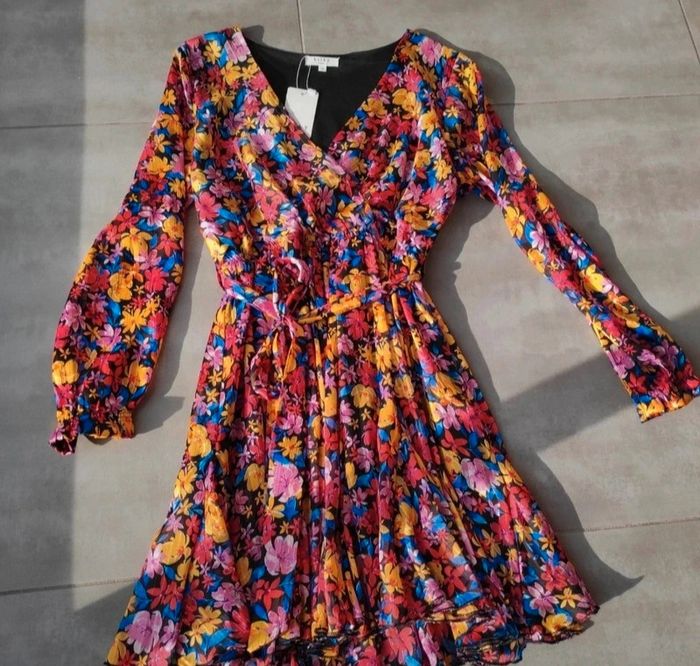 Kilky Magnifique robe neuve avec étiquette taille S
