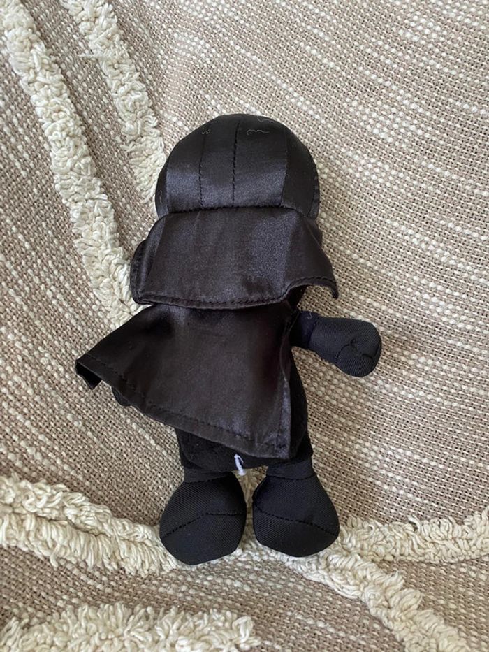 Peluche doudou 22cm Disney Star Wars Dark vador noir très bon état - photo numéro 3