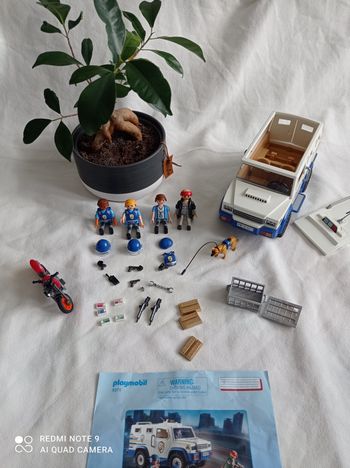 Playmobil 9371 fourgon blindé avec convoyeurs de fonds