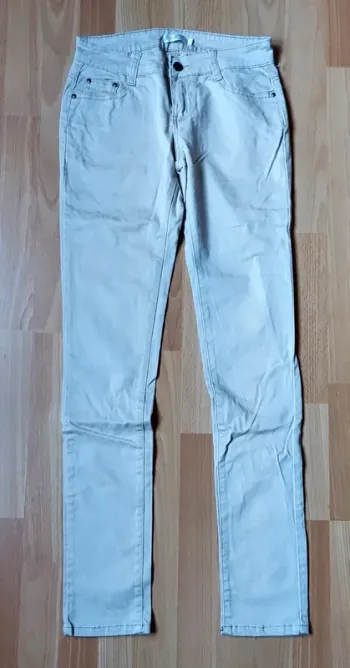 Pantalon beige crème motif discret style léopard