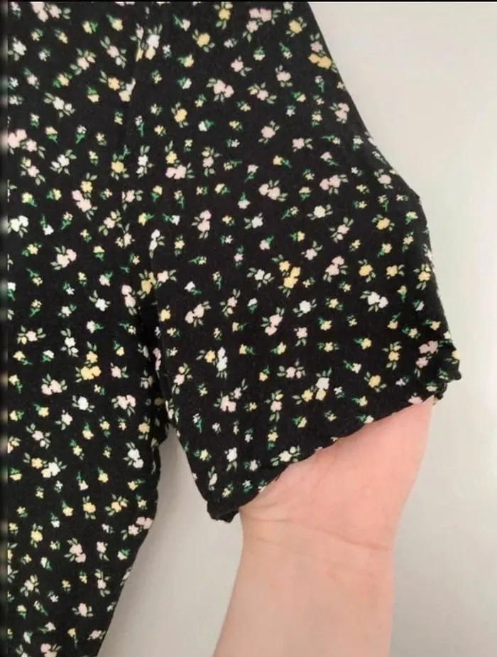 Robe mi longue noire fleurie - photo numéro 5
