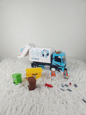 Camion poubelle avec effets lumineux Référence 70885 marque Playmobil