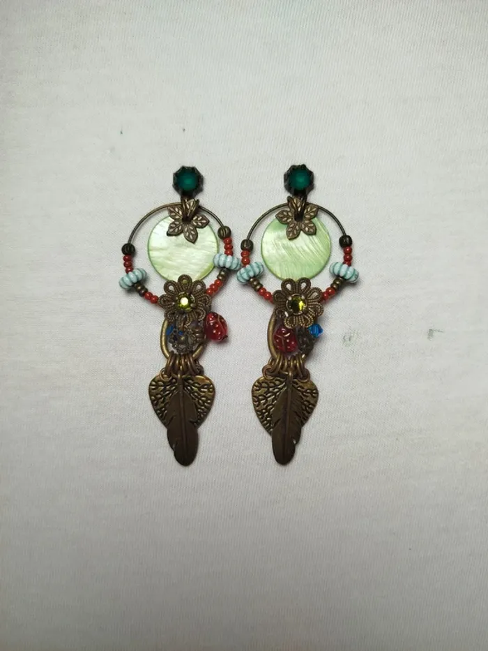Boucles d'oreilles pendantes - 8,5 cm - charmes coccinelle, plume, arbre de vie - photo numéro 2