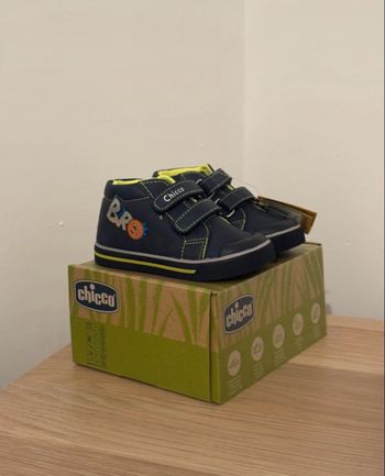 Baskets Chicco neuves