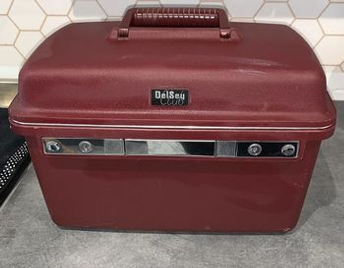 Vanity Bordeaux Vintage Delsey Club