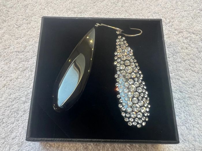 Boucles d oreilles cristaluna larme noir en cristal acrylique swarovski neuf 301 287 00 - photo numéro 2