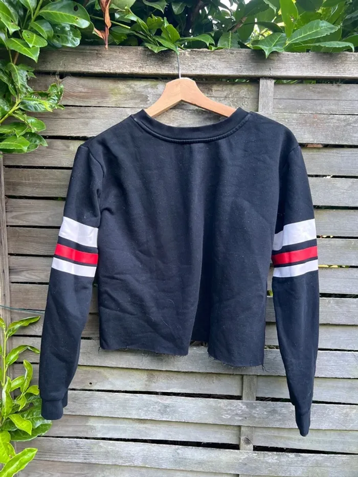 Pull crop top de la marque Jennyfer, taille S, en très bon état. - photo numéro 4
