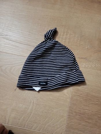 Bonnet bleu marine et blanc