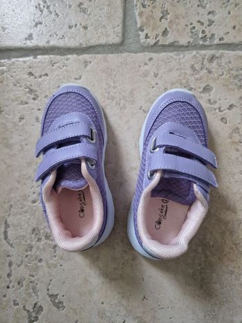 Baskets à scratchs taille 24