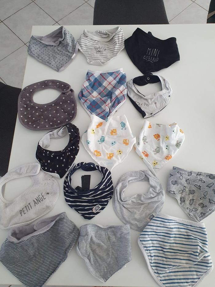 Lot bavoirs bébé