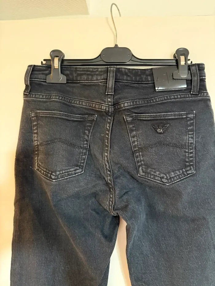 Jean mom noir Armani en très bon état taille 36 - photo numéro 6
