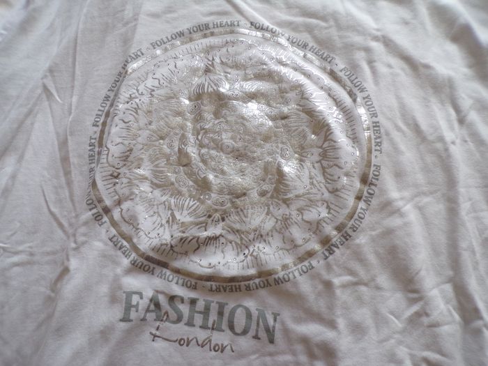 Tee-shirt blanc motif argenté T6 - photo numéro 2