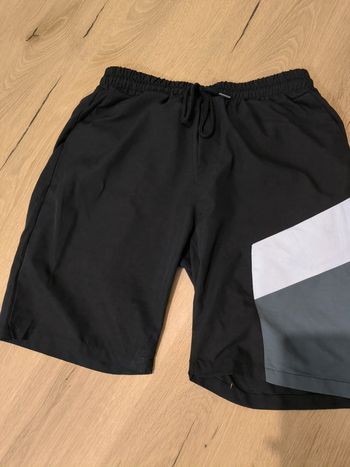 Short taille M homme marque Shein