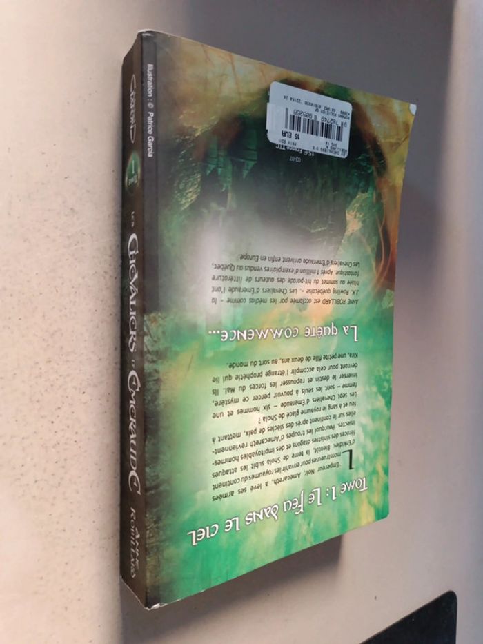 Anne Robillard les chevaliers d'Émeraude tome 1 le feu dans le ciel - photo numéro 4