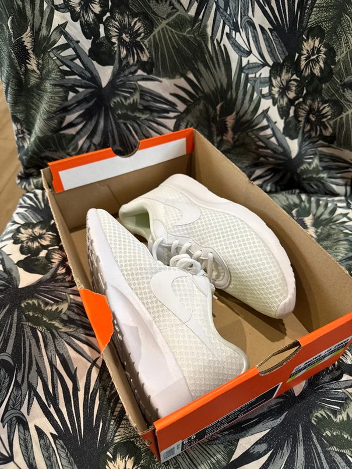 Wmns Nike tanjun flyease - photo numéro 6