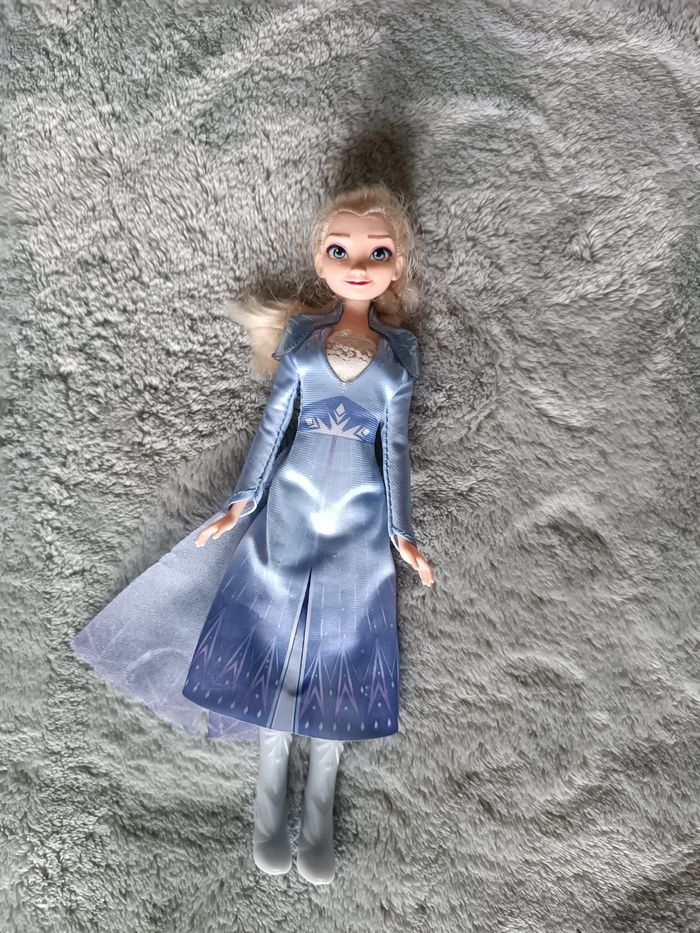 Poupée Elsa La Reine des Neiges – robe bleue scintillante - photo numéro 2