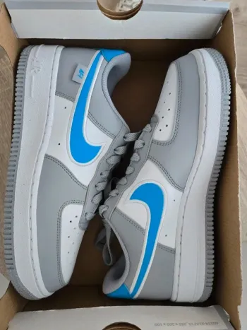 Nike air force 1 taille 38,5 neuves blanc gris bleu