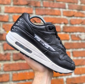 Baskets Nike air max one noir et blanche pointure 37.5