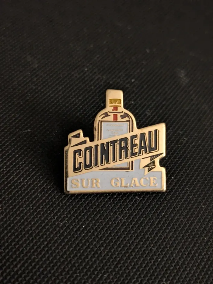 Pin's Cointreau alcool Cocktail