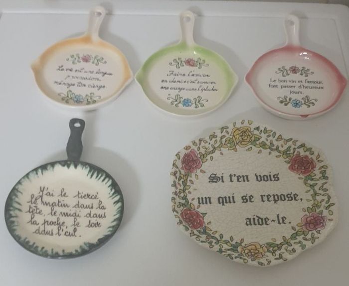 Lot de 5 assiettes décoratives citations