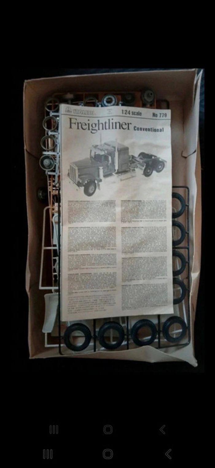 Italeri 779 Freightliner Daimler Benz - photo numéro 15