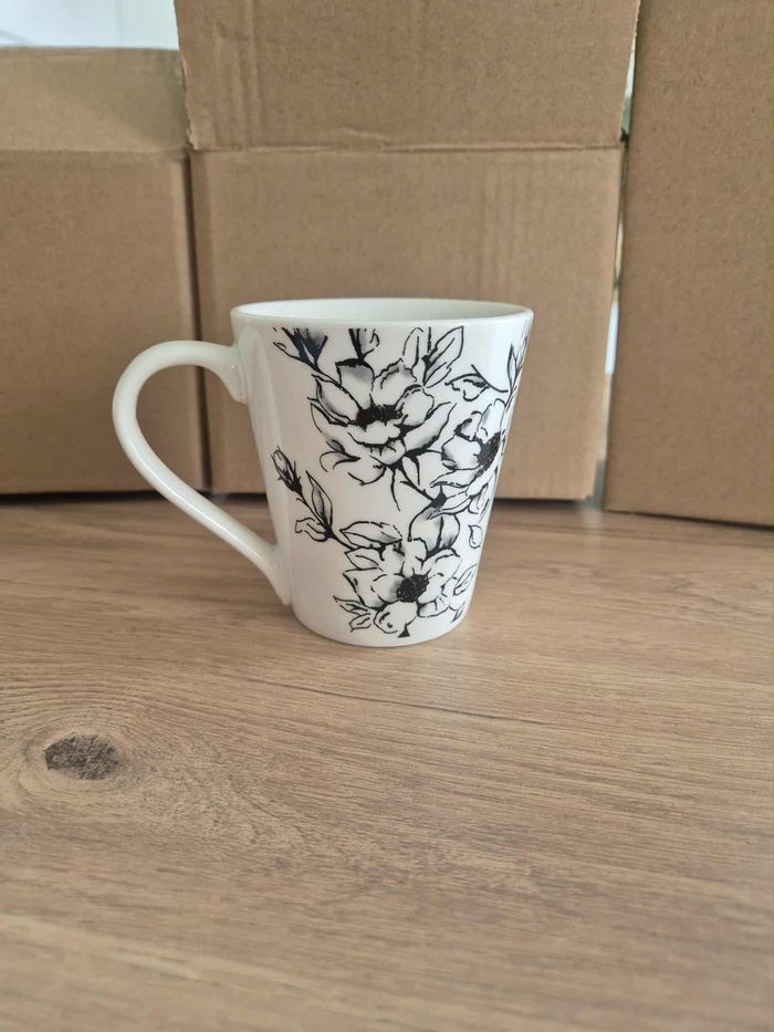 Lot de 12 tasses neuves