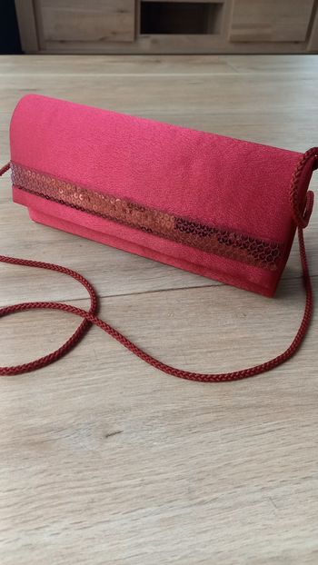 Sac cérémonie bordeaux satiné.  