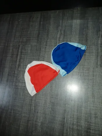 Lot 2 bonnets de piscine mixte 6 ans
