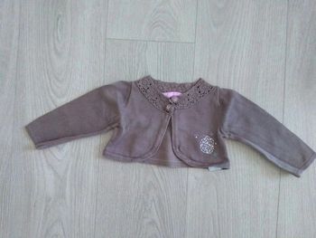 Gilet boléro taupe Gémo 6 mois