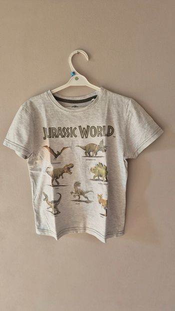 Joli t-shirt dinosaure jurassic world 6 ans
