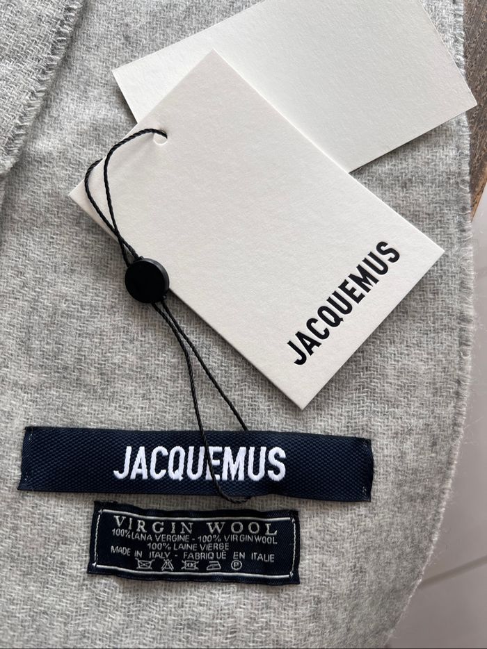 Écharpe Jacquemus jamais porté - photo numéro 3