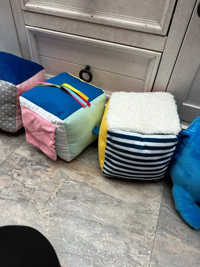 Chien Damien et ces cubes d'éveil en tissu Oxybul - photo numéro 5