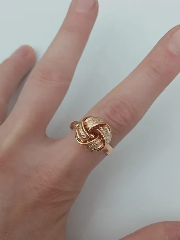 Bague dorée en acier inoxydable – design nœud tendance - photo numéro 3