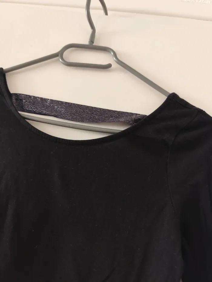 Haut noir camaïeu
