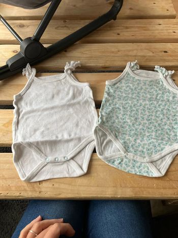 Lot deux bodies débardeurs