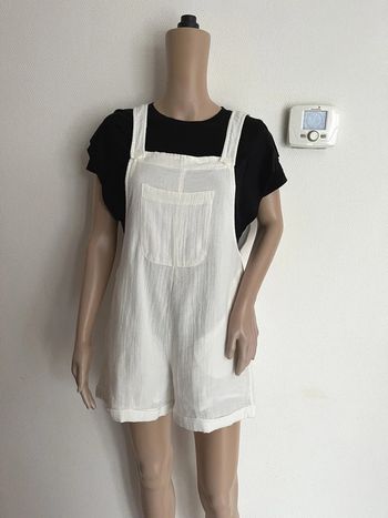 Combi short blanc écru taille 34, 100 % coton T-shirt noir non fourni