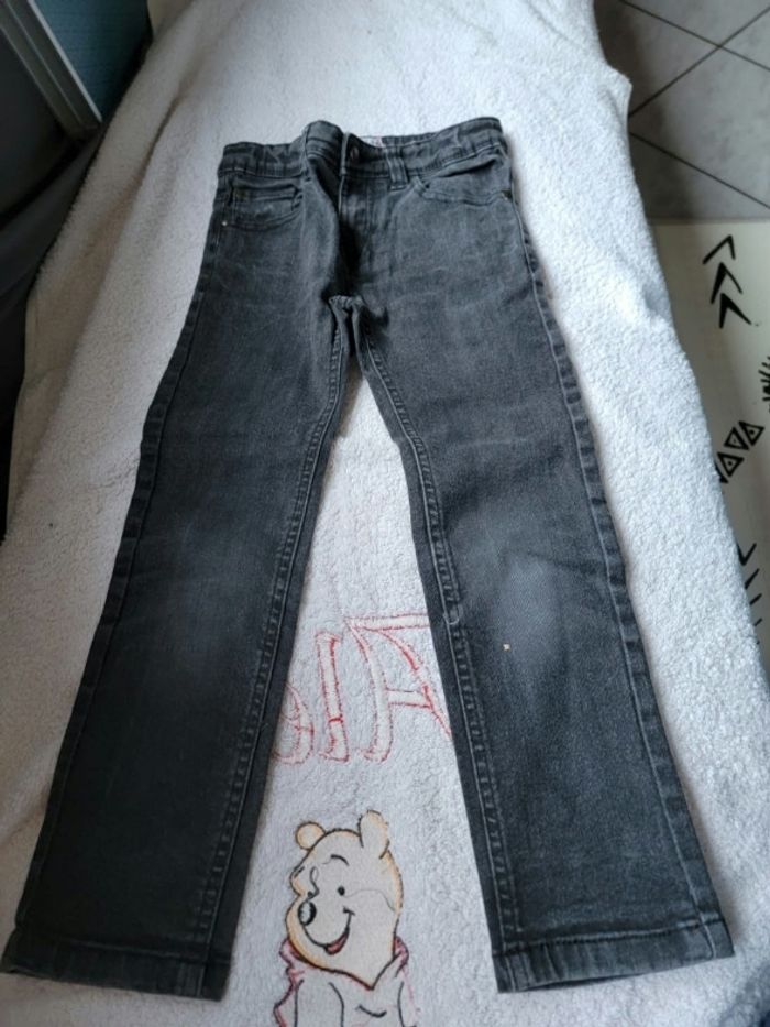 Lot jean et tee-shirt 7 ans fille