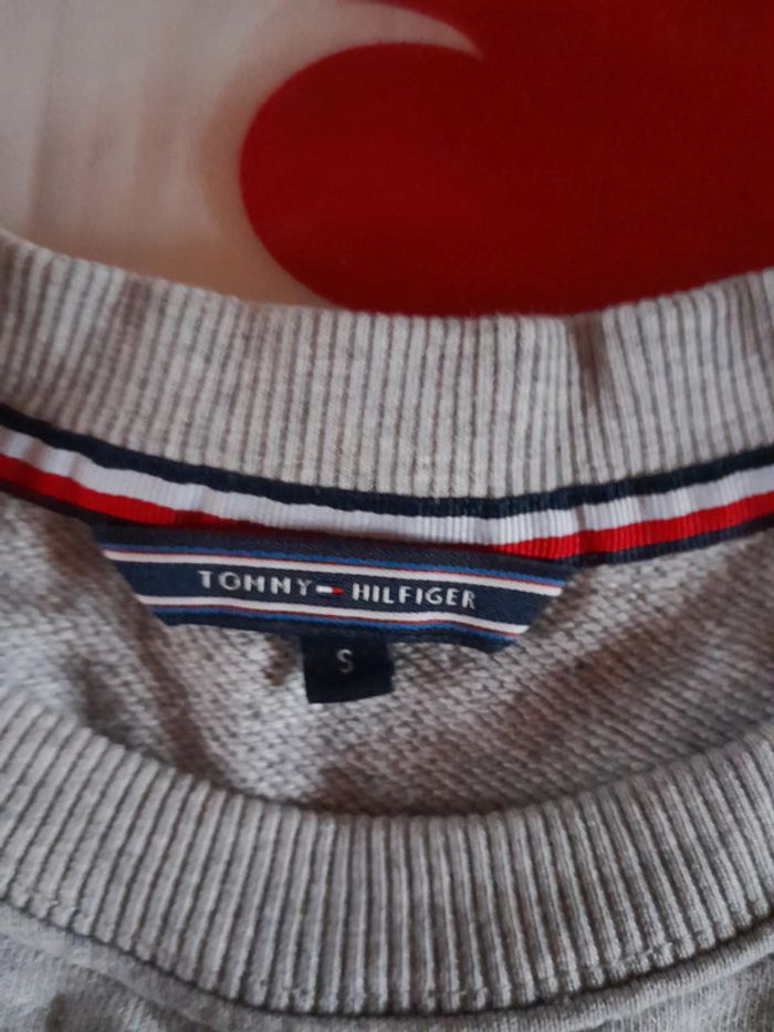 Pull tomme hilfiger taille s 🚺 - photo numéro 4