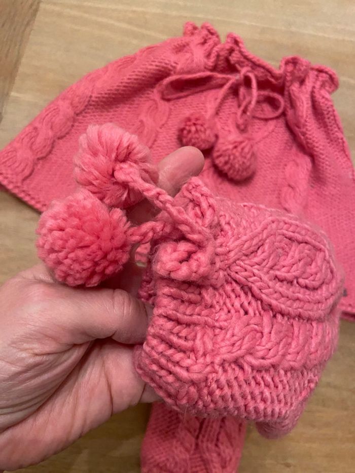 Ensemble 4/8 ans snood/cape et moufles à pompons fuschia Okaïdi - photo numéro 3