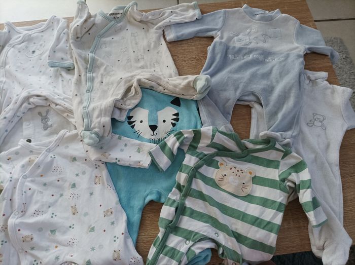 Lot de 8 pyjamas taille naissance