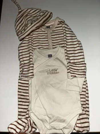 Kit naissance 3 pièces neuf jamais porté