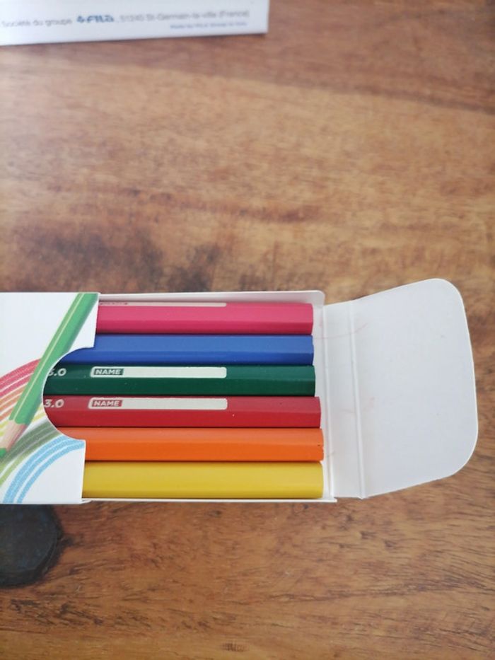 Lot feutres et crayons de couleur - photo numéro 4