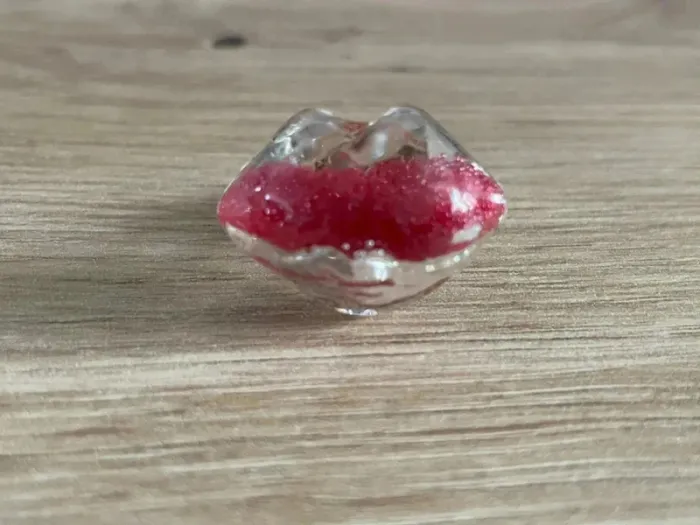 Bague en verre forme bouche réglable - photo numéro 3