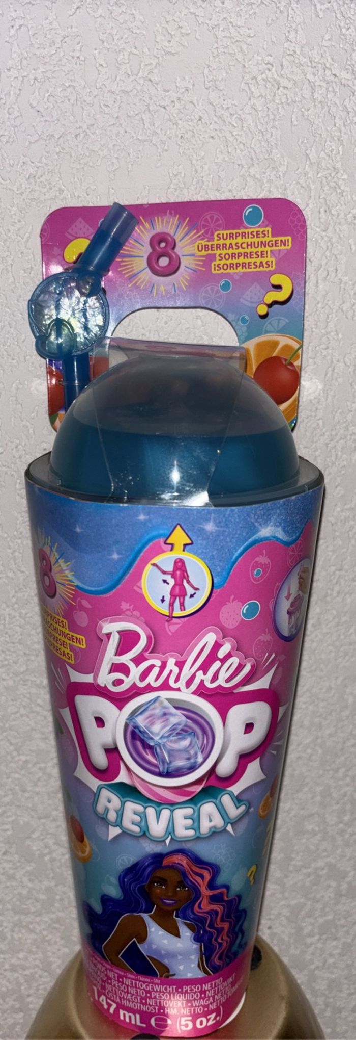 Barbie avec 7 accessoires neuve